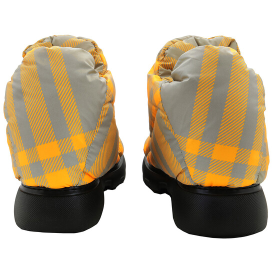 Burberryチェックピローブーツ BURBERRY Yellow Check Drawstring Pillow Padded Snow Boots