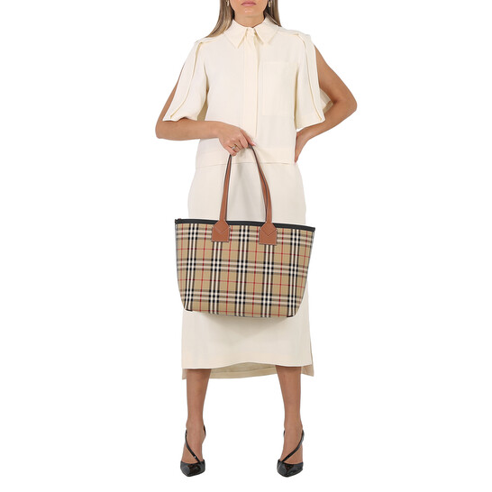 バーバリー 8066223 キャンバスレザー トートバッグ Burberry Ladies Medium London Check-Pattern Tote Bag 8066223