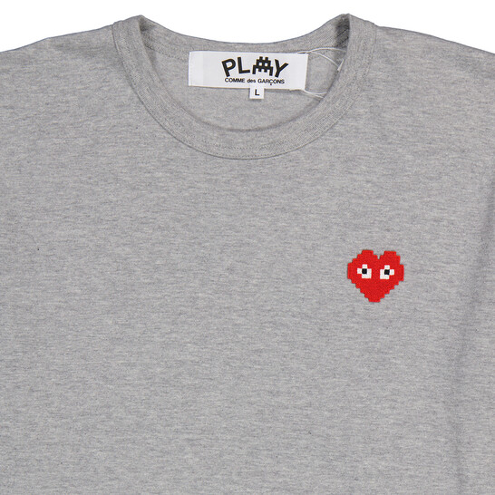 トップス PLAY COMME des GARCONS INVADER T-SHIRT PLAY INVADER T-SHIRT RED AND BLUE SLEEVE EMBLEM (WHITE