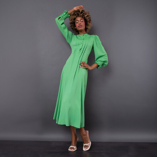 Chlo Ladies Vibrant Green Pintucked Crepe Long Dress, Brand Size 36 (US  Size 4) CHC21ARO2600739T - Clothing - Jomashop