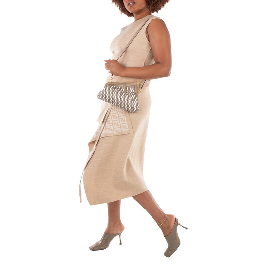 【24AW NEW】FENDI_women / FIRST SMALL クラッチバッグ Fendi 2021 Zucca First Small Clutch w/ Strap - Brown