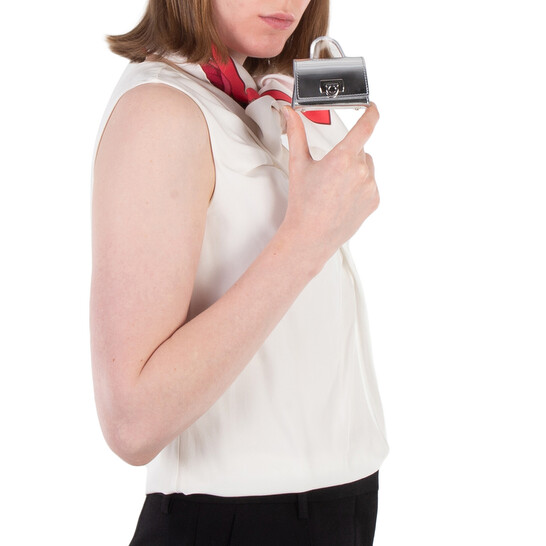 Ferragamo Gancini Buckle Airpods Case 220487 770677 8056283513609