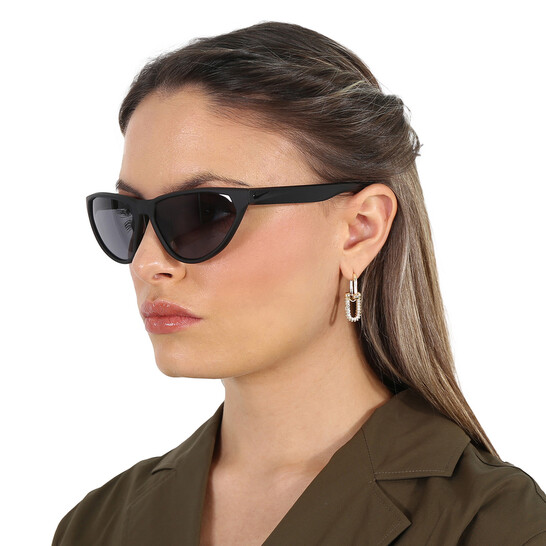 サングラス NIKE Woman Sunglasses Grey FJ1975 060 NIKE: Sunglasses woman - Grey | Nike sunglasses FJ1975
