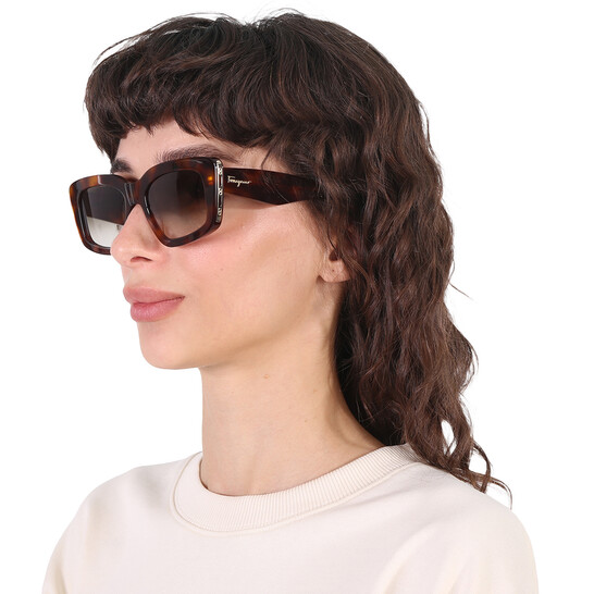 Ferragamo Salvatore Ferragamo Grey Square Ladies Sunglasses  display picture 1