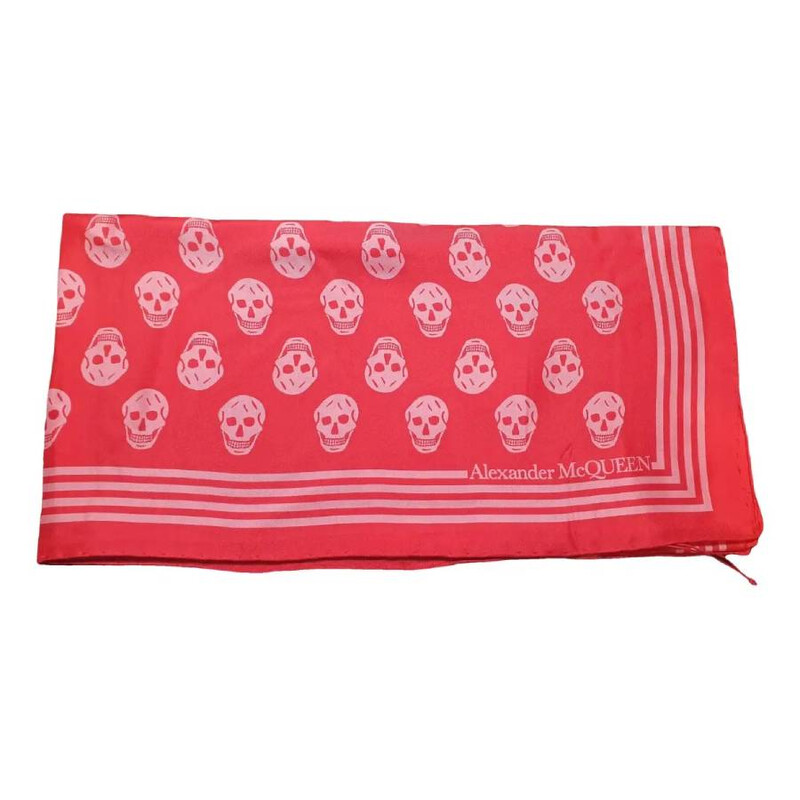 Alexander McQueen Skull-Print Silk Scarf in Lacquer/Pink 590929