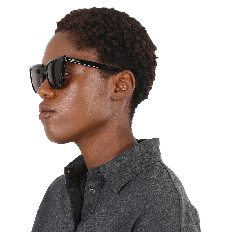 新品未使用 バレンシアガ キャットアイ サングラス BB0046S ブラック Balenciaga Grey Cat Eye Ladies Sunglasses BB0046S 001 55