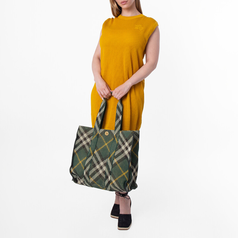 Burberry Medium Check Knitted Tote 8095786 5045707453518