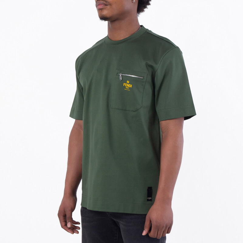 【pookey 】FENDI Tシャツ ブラック ネオングリーンロゴ Fendi Men's Crewneck Cotton T-Shirt in Green, Size Medium FY0936