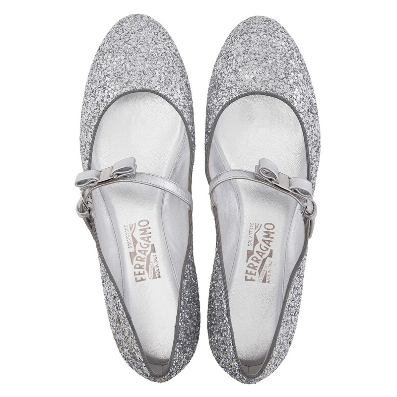 Salvatore Ferragamo シルバーフラットシューズ Ferragamo Ladies Silver Tone Flats, US Size 9 01D031750522 - Shoes