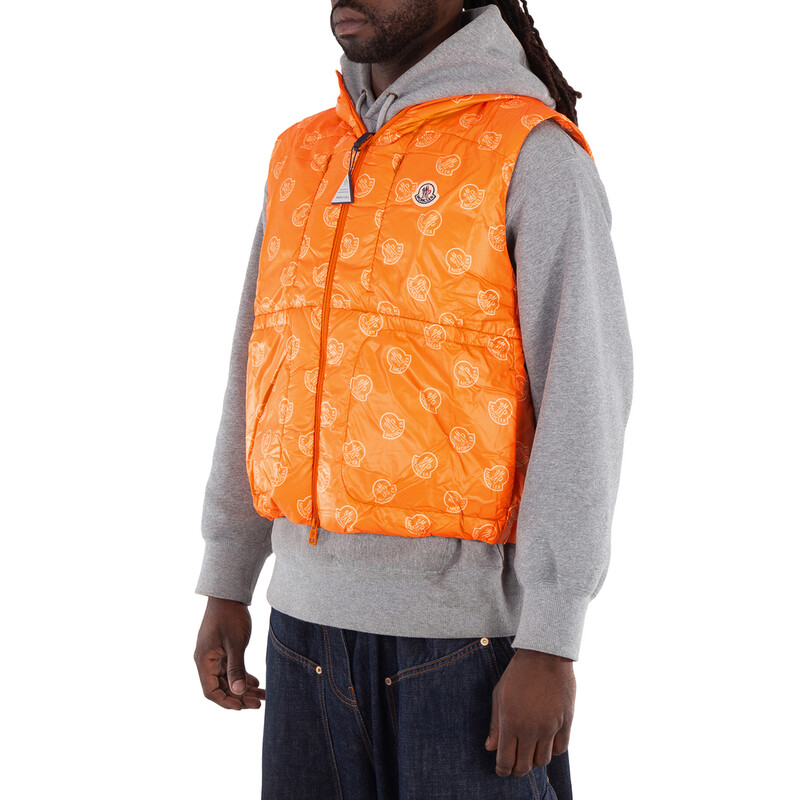 MONCLER 衣類カバー5枚とハンガー1本 Moncler Alkarab Logo-Patch Vest, Brand Size 4 (X-Large