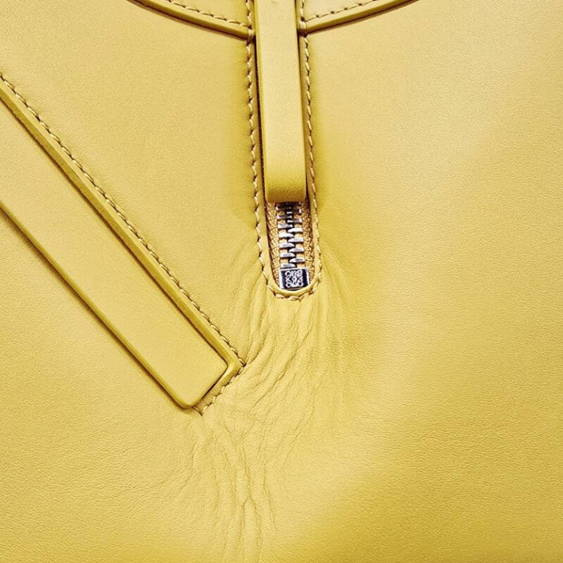 Loewe Open Box - Loewe Compact Hammock Bag - Sunflower A538H13X26