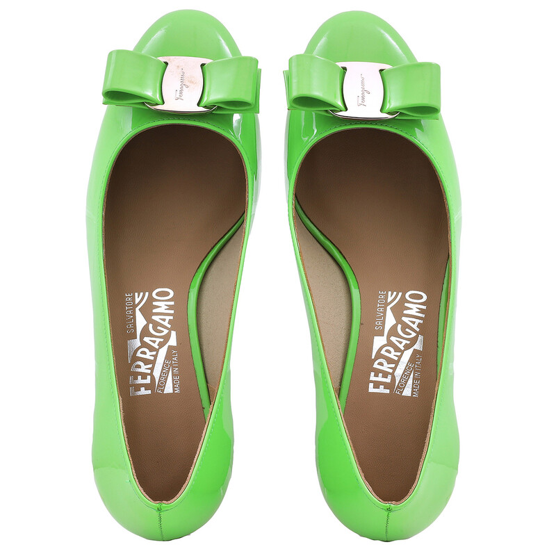 Ferragamo Salvatore Ferragamo Green Vara Bow Pump Shoe, Size 5.5