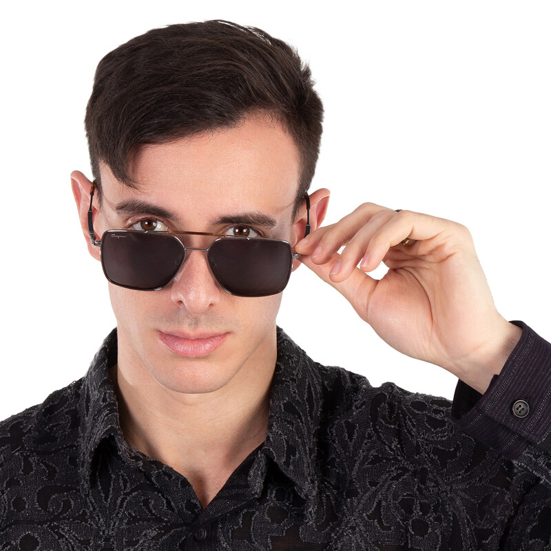 Salvatore Ferragamo サングラス ブラック マルチカラー SALVATORE FERRAGAMO 54mm Navigator Brown Gold Black Sunglasses