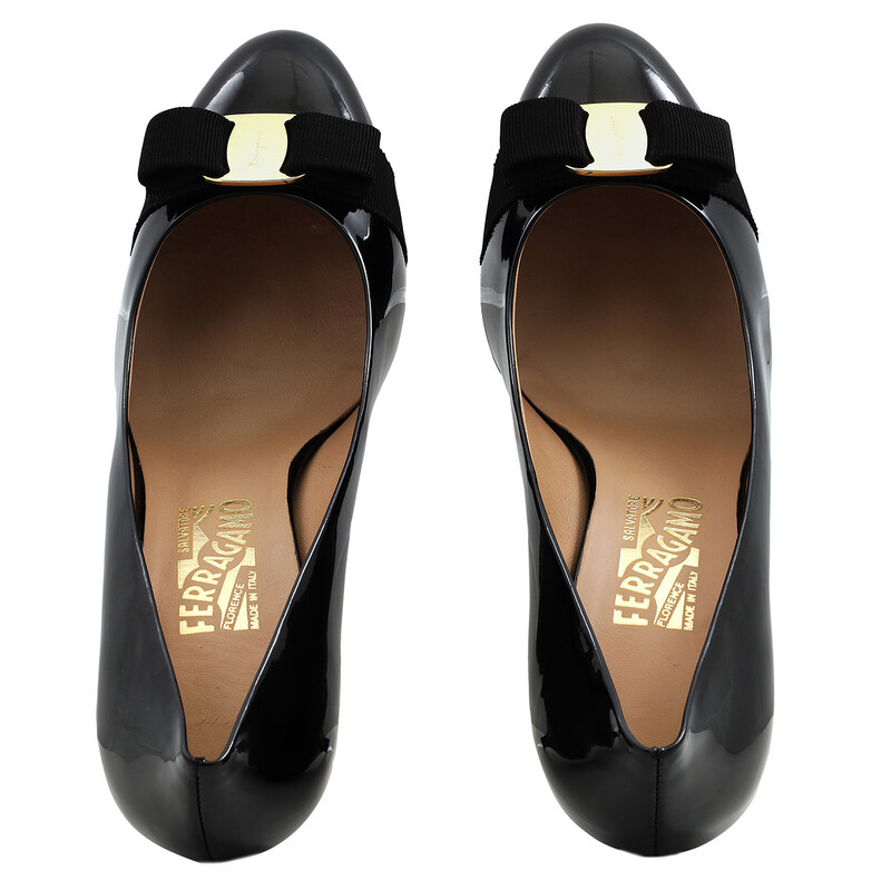Ferragamo Ladies Vara Bow Pump in Black, Size 7 C 01B788 574563