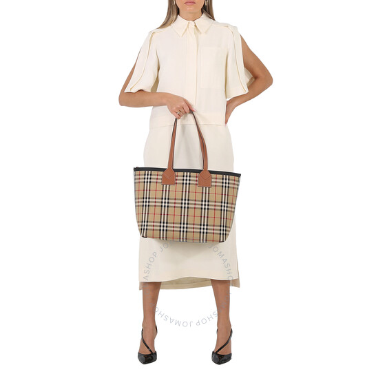 BURBERRY｜TOTEBAGS (Medium London tote bag (8066223)) Burberry Ladies Medium London Check-Pattern Tote Bag 8066223