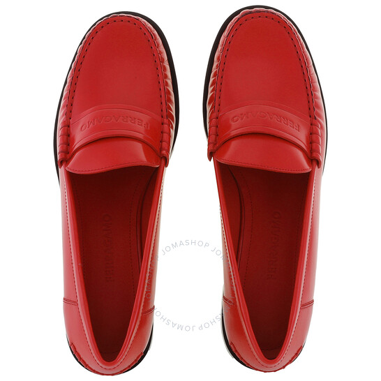 ローファー・オックスフォード Ferragamo MOCCASIN WOMAN IRINA Irina leather loafers in black - Ferragamo | Mytheresa