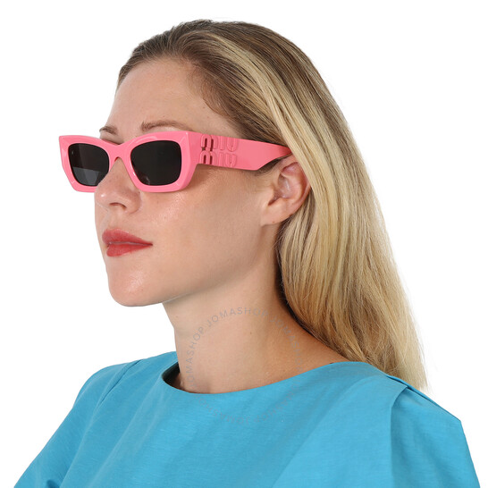 MIU MIU 長方形フレムサンクラス 0MU09WS 18C5S0 Miu Miu MU 09WS Sunglasses 18C5S0 Pink - eye-oo.com