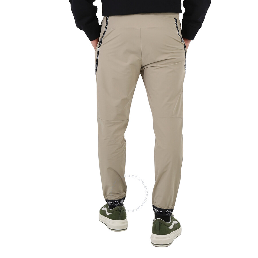 Calvin Klein Men's Aluminum Active Icon TaperFit Woven Pants, Size