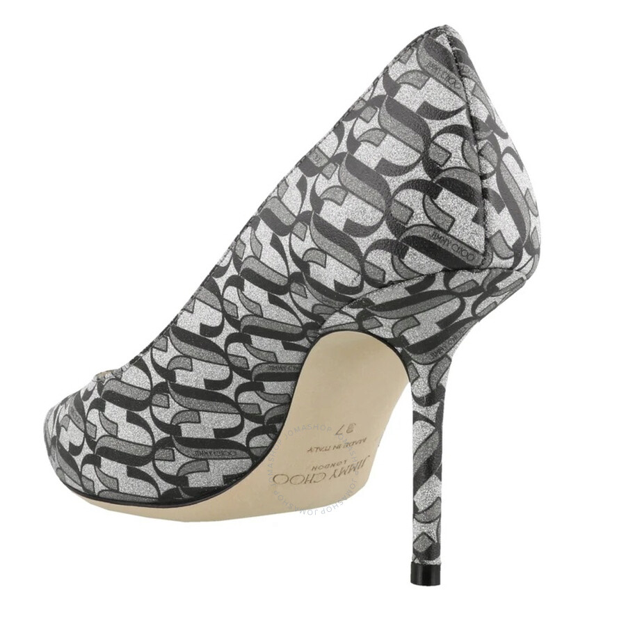 printed pumps