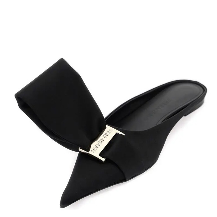 SALVATORE FERRAGAMO 비대칭 리본 새틴 뮬