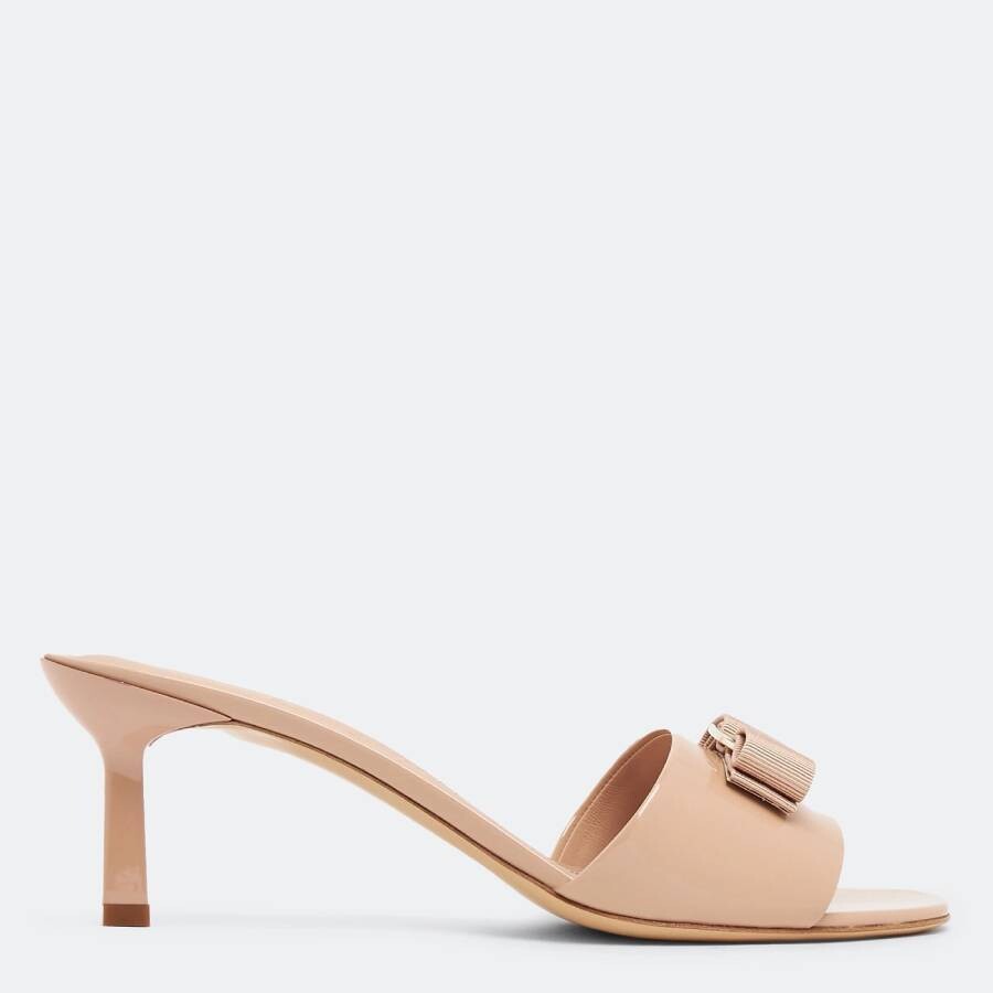 Ferragamo Glo 55 Vara Bow Slides In Patent Leather In Brown