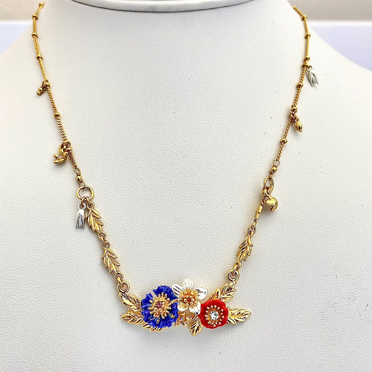 Les Nereides Cornflower Poppy And Cosmos Pendant Necklace AJCO309