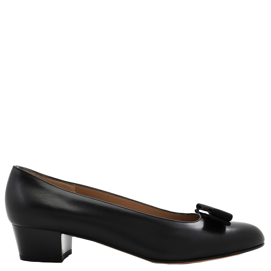 Salvatore Ferragamo ブラックパンプス 8C Ferragamo Salvatore Ferragamo Ladies Vara Bow Pump Shoe in Black