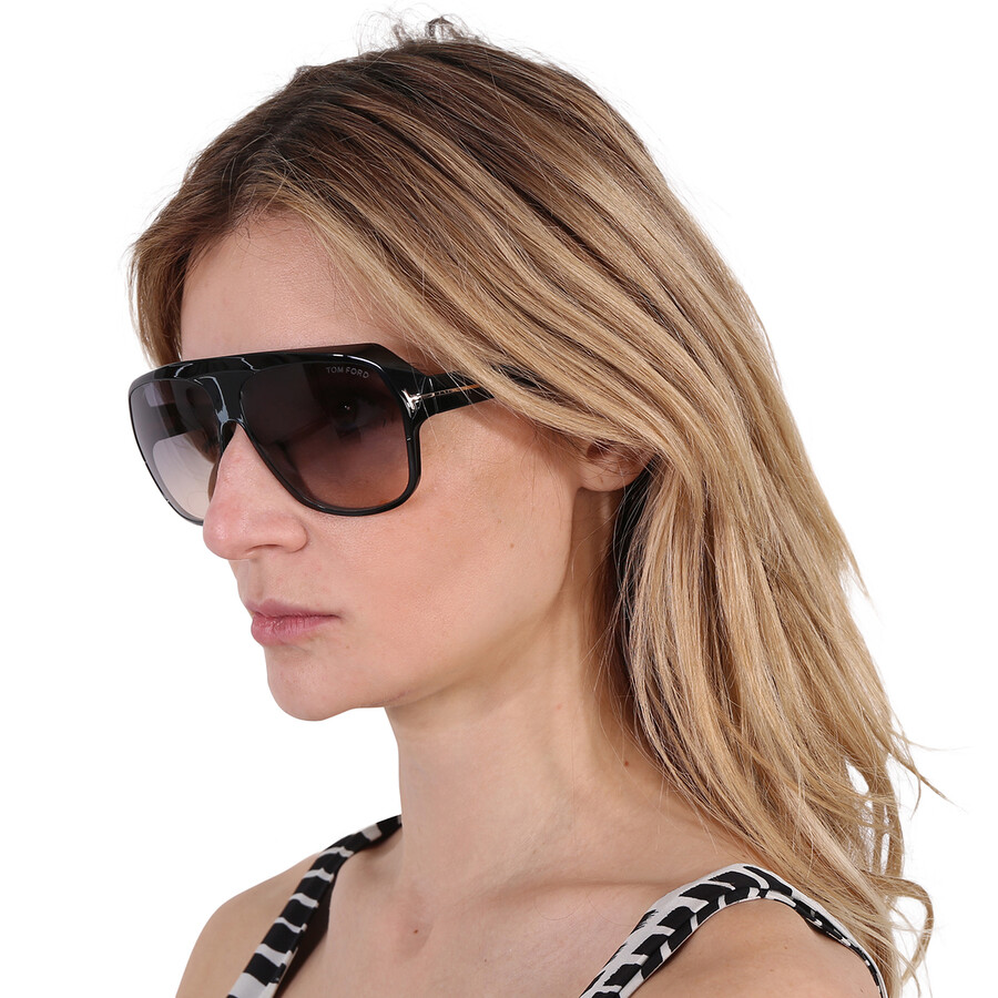 Tom Ford Hawkings Smoke Gradient Pilot Ladies Sunglasses Ft0908 01b 62 In Black / Grey